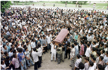 The funeral of Bendito de Jesus Pirres was turned into a demonstration against violence in East Timor. An estimated 20,000 people participated. Here his body enters Santa Cruz cemetery, with the Indon...