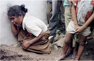 The funeral of Bendito de Jesus Pirres was turned into a demonstration against violence in East Timor. An estimated 20,000 people participated. His sister cries next to the grave.