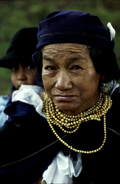 Otavaleno woman with her daughter.