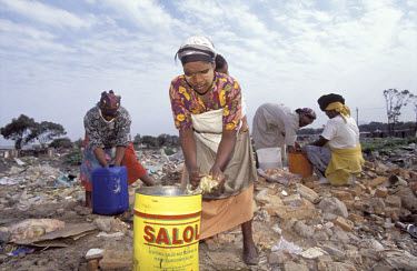 Women cleaning goat meat in the Townships.