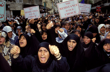 Women demonstrating in support of Hezbollah (Hizbollah).