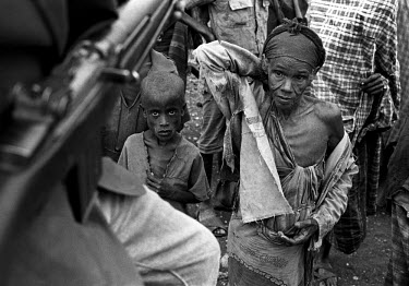 A member of one of the clans who ruled Somalia during the famine in 1992 refuses to help starving villagers. In 1991 President Barre was overthrown by opposing clans, but they failed to agree on a rep...
