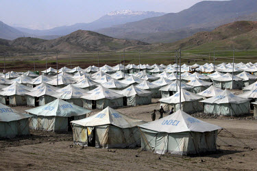 Iraqi army deserters who are starting to pour into Kurdistan are housed in several tented camps around Diyana. US and British troops invaded Iraq on 20th March with the aim of overthrowing the regime...