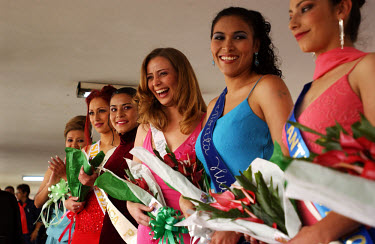 A beauty pageant held at the Buen Pastor women's prison. Seven contestants, ranging from assassins to thieves, left wing guerillas to right wing paramilitaries, vied for the beauty queen prize.