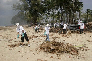 An army of civilian volunteers has started clearing up the area hit by the tsunami which struck South Asia on 26/12/2004. Their work is supported by the Samsung corporation. An underwater earthquake m...