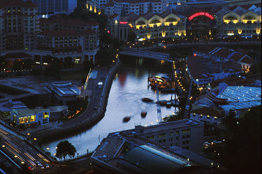 Night view of the Singapore River along Boat Quay.