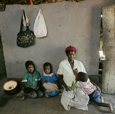 Malieta Anderson (38) with her children Maupo, Virgita en Yona in her house.  She has only seen her husband once since he left in search of food during the famine of 2002.