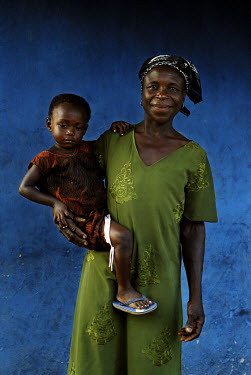 Aminatu Kasim with her daughter in the village of Bayerobon 3, Western Ghana. Aminatu Kasim is part of the Kuapa Kokoo cocoa farmers' co-operative with 45,000 members spread across the forests of Kuma...