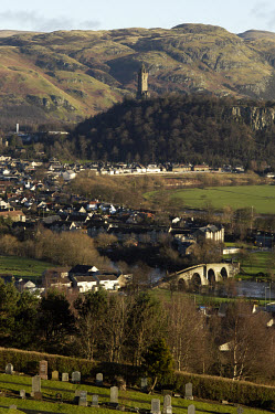 Seven battlefields can be seen from Stirling Castle. The Wallace Monument at Abbey Craig recalls William Wallace's defeat of the English at Sterling Bridge in 1297.