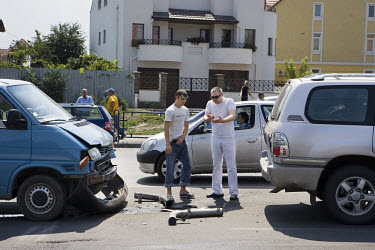 Men argue over a minor traffic accident.