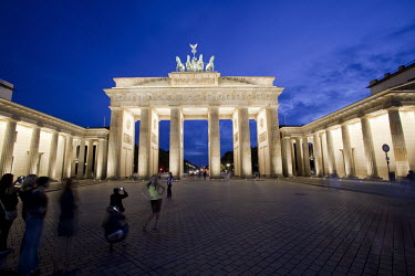 Berlin's most famous landmark, the Brandenburger Tor (Brandenburg Gate).