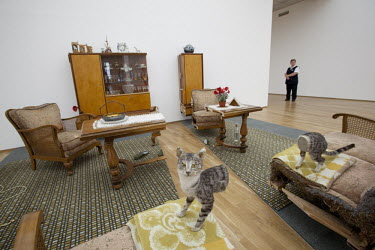 The Hamburger Bahnhof Museum of Contemporary Art opened in 1997 in a former Berlin railway station. This work by Via Lewandowsky of a sitting room cut in half (including the cat) is called Berliner Zi...