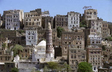 Mosque and housing in the ancient town of Jiblah, once a centre of Islamic learning and a wealthy trading town on one of the main routes between Sana'a and the southern coast.