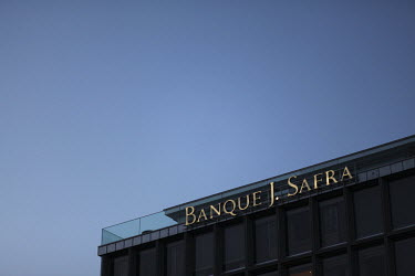 Banque J. Safra.