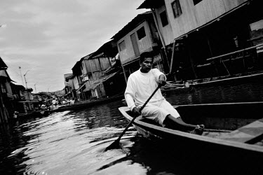 A man paddles a wooden boat through the Iquitos neighbourhood of Belen Bajo. They call it the Venice of the Rainforest, but the Iquitos quarter Belen Bajo has more edge to it than its Italian sister....