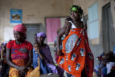 Pregnant women and new mothers wait to be seen at Masougbo Chiefdom Primary Health Unit in Bombali District. The unit is supported by H4+ (made up of UNAIDS, UNFPA, UNICEF, UN Women, WHO, and the Worl...