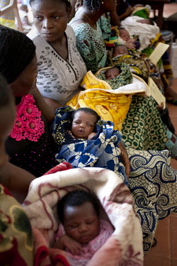 Pregnant women and new mothers wait to be seen at San Malen Primary Health Unit in Pujehun. The unit is supported by H4+ (made up of UNAIDS, UNFPA, UNICEF, UN Women, WHO, and the World Bank), which wa...