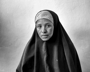 26 year old Hamda arrived from Somalia in 2010 leaving her son in Mogadishu. She has been unable to find work in Yemen which has an unemployment rate of around 35% and is the poorest country in the Mi...