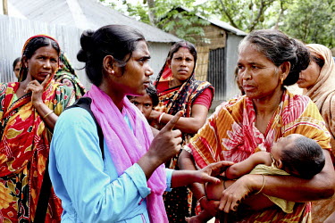 Info Lady Mahfuza offers advice to the grandmother of a new born baby who has been unwell since birth. In rural Bangladesh the Info Ladies are bringing internet services to men and women who need info...