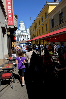 Tourists walking towards the Helsinki Cathedral.