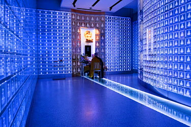 At the Banshoji temple, on the 3rd floor, there is a room called the Suishoden. In this hall, blue LEDs illuminate 2,000 small glass cinerariums, each containing a box holding the ashes of a deceased...