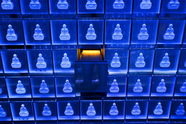 Draws in the Banshoji temple where, on the 3rd floor, there is a room called the Suishoden. In this hall, blue LEDs illuminate 2,000 small glass cinerariums, each containing a box holding the ashes of...
