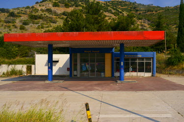 17:35hrs. One of many closed-down petrol stations en-route from Athens to Thessaloniki.