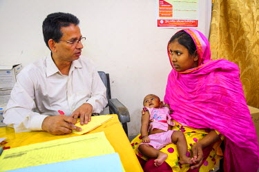 A health worker talks with Rabeya (21), who has brought her son Raihan, four months, for vaccines at the Dhaka Expanded Program on Immunisation (EPI) centre. The pneumococcal vaccine (PCV), which prot...