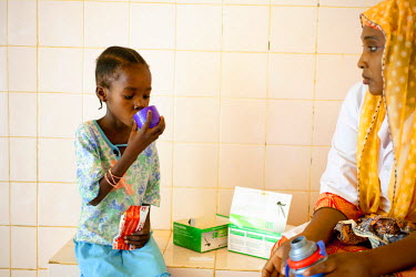 Hamsa Souley (35) and daughter Kaya Salay (five years old), who’s suffering with malnutrition, receives a hygiene kit at the Banneberi Treatment Centre. The natural treatment duration for children w...