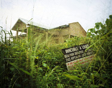 A v illa for rent in a suburb of Douala.