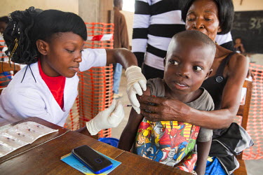 A boy crys as a medical worker injects him with a yellow fever vaccination at a school in the Zone de Sante Kikimi.  Following an outbreak of mosquito-borne viral infection, Medecins Sans Frontieres (...