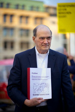 William Binney, a former employee of the NSA, protests against a planned new German law concerning giving more powers to the Bundesnachrichtendienst (BND), the German intelligence service. Representat...