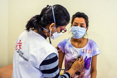 MSF nurse Joshi examines Nischaya, an XDR-TB patient, at the MSF clinic in Mumbai.   Nischaya (not her real name) is 18 years old, lives in Mumbai, and is one of only a handful of extensively drug-res...