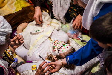 Female relatives of Selve Kuivashi cover the bride's head, neck and face in a thick, white chalk-like paint in a procedure called the Gellina ceremony.