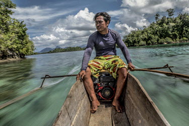 35 year old Marjono Lessing travels to an offshore reef on his boat. Traditionally, Bajau boats were powered by paddles only, but the introduction of motors have opened up new opportunities.