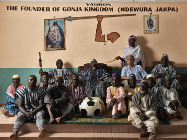 Sulemana Jakpa Tuntumba Bore Esa 1 (dob 1933), Gonja king, 'overlord of the Gonja traditional area' or Yagbonwura with members of his court including, with the fan, the queen mother or 'subqueen' (San...