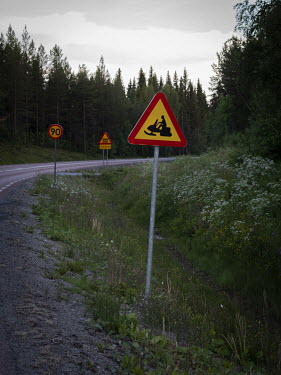 A road sign for snow mobiles north of Stromsund.