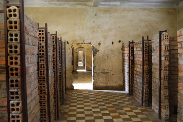 S21 Musee du crime genocidaire. Ancien camp de torture des Khmers Rouges entre 1975 et 1979. Dans les etages superieurs s'entassaient des cellules ou les prisonniers etaient enchaines.
