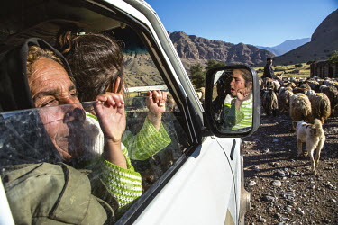 Samba and her daughter followthe herds in a pickup truck during the annual Bakhtiari migration. More and more nomads are now using vehicles.