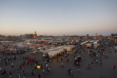 People and stalls at dusk in the Djemma El Fna.