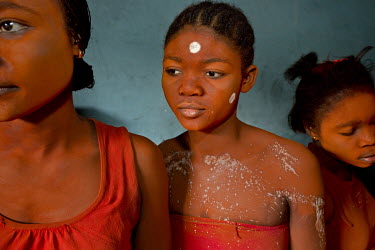 Women from the BoBongo Iyaya (Mongo ethnic group, Tomba tribe, migrants from Équateur Province) with red kaolin spread over their bodies to symbolise strength and energy.  With the difficulties creat...