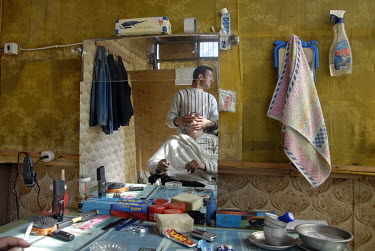 A barber at work in Seki.
