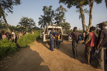 A queue forms at the back of a vehicle in a small rural village as a group of bank agents, travelling the region in order to pay civil servants, sets up to pay salaries from their vehicle. An armed po...