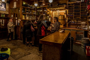 Customers in the Bierzo Enxebre bar and restaurant.