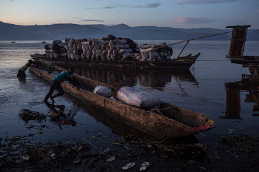 A boat laden with charcoal arrives from the interior of the country in the small port of Maluku, north of Kinshasa. Kinshas consumes around five million cubic metres of charcoal a year.