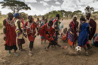 During the official presentation of the 'Lionesses', all female Maasai rangers, women from the Masaai play a football match with the 'Lionesses'. In its fight against poaching networks, 'tenBoma', a w...