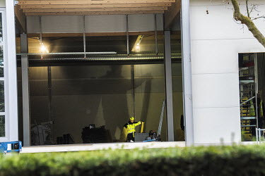 A construction worker in a new temporary building under construction, by the Nations gate to the Palais des Nations, to house temporary conference spaces during the renovation. The Strategic Heritage...
