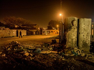A street scene in the neighbourhood of Bonteheuwel, a densely populated shanty town (township) in Cape Town mainly inhabited by blacks and coloureds.