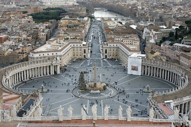 Saint Peter's Square (Piazza San Pietro).