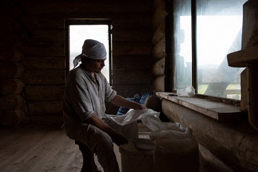 Dmitryi, a worker at a traditional bakery created by Andrey, a businessman who returned to Russia after a life in the United States to take advantage of a free land distribution program and launch an...